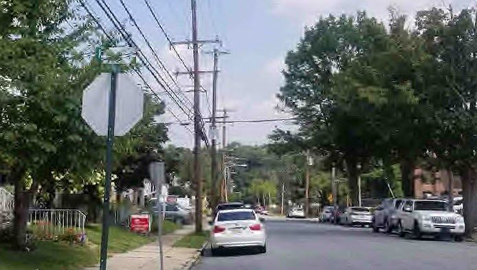 2nd image of 411 E Broadway Ave