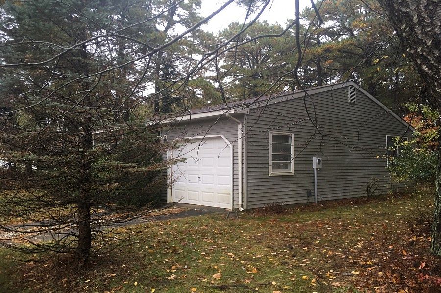 2nd image of 5 Attleboro Ln