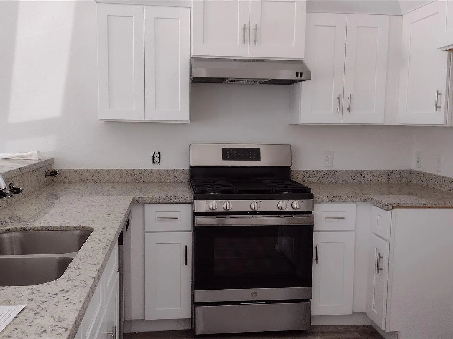 4 bed, 2.0 bath, 1252 sqft, $1,950 — Photo 3