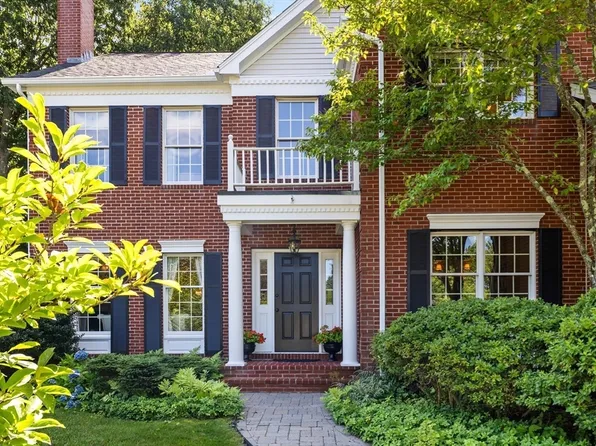 7 Wild Rose Dr, North Andover, MA 01845