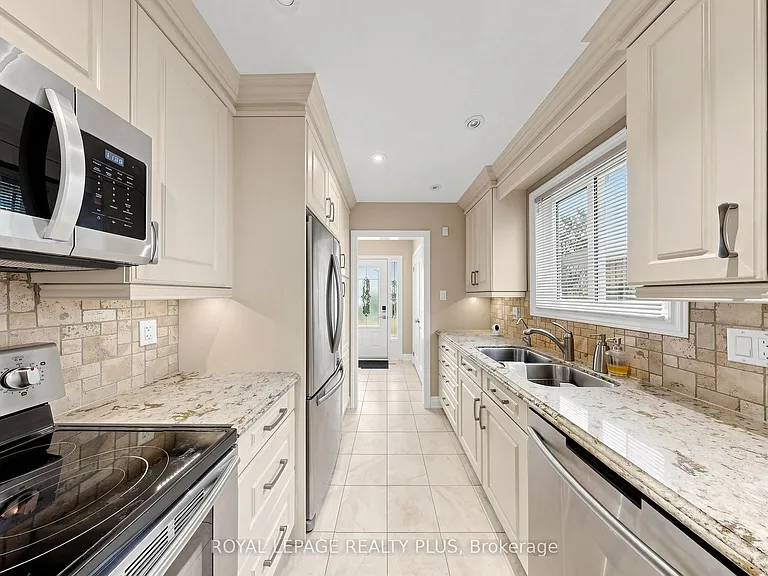 2328 Yolanda Dr — Photo 4