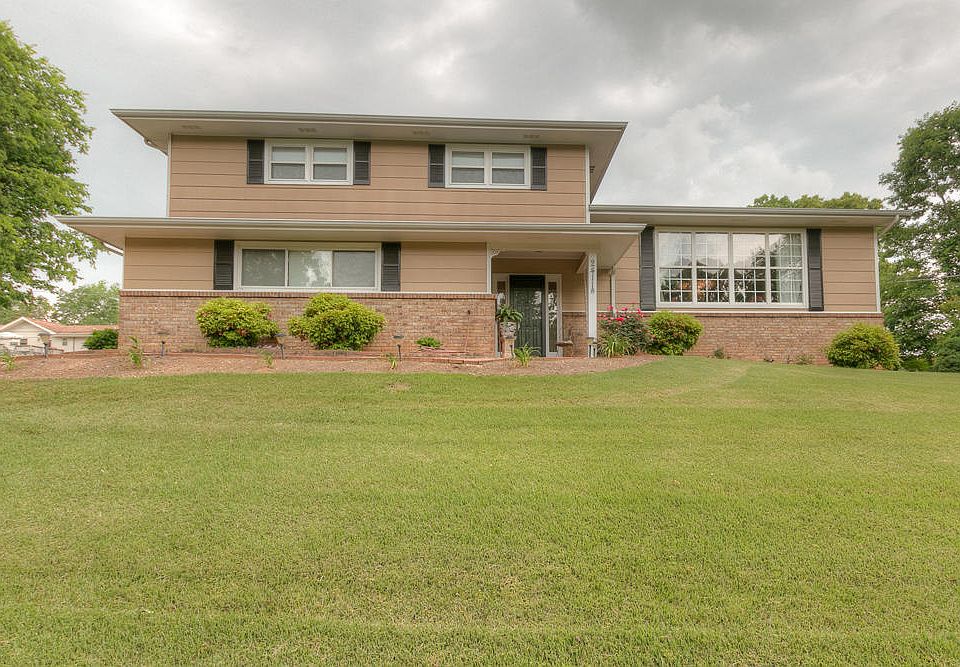 1st image of 2411 Lakesite Dr