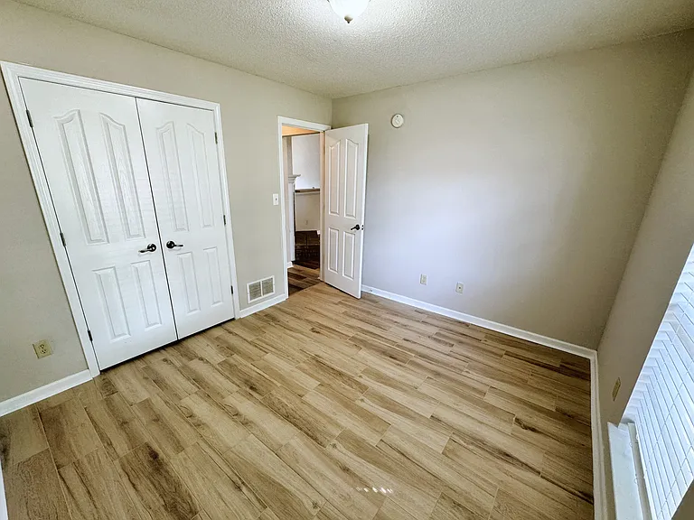 6098 Ravenwood Lake Dr E — Photo 12