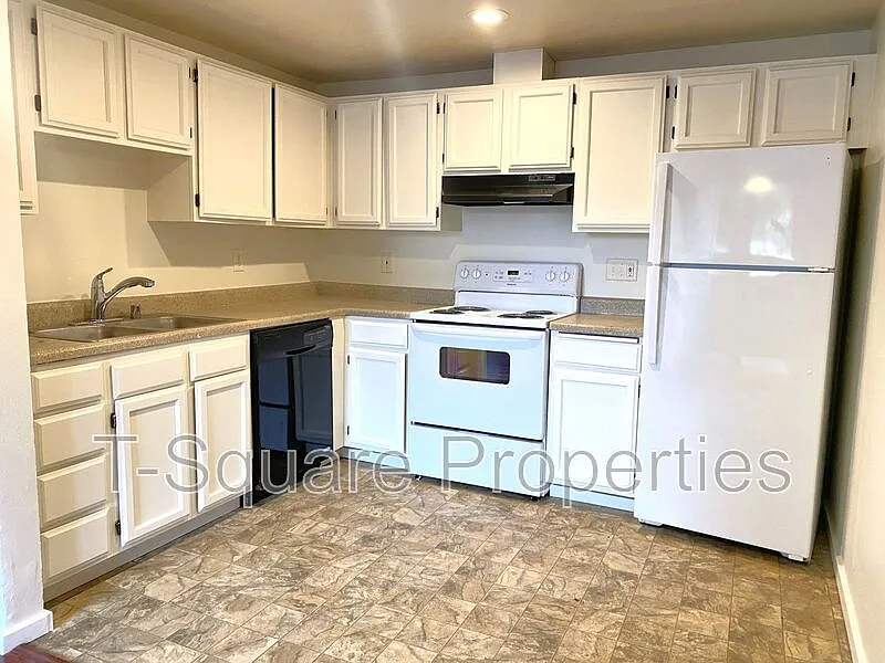 7041 S 116th Pl — Photo 1