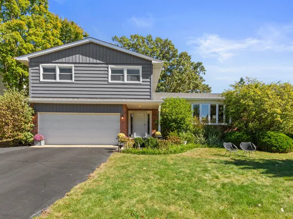 825 Valley Rd, Lake Forest, IL 60045