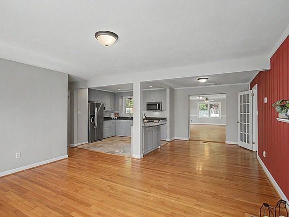 4th image of 106 Crandol Dr