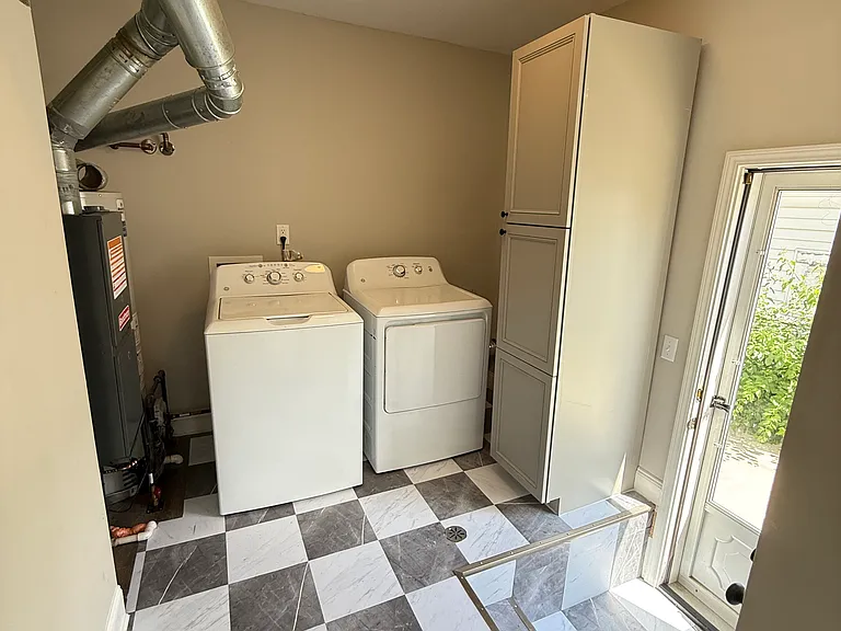 4653 Raymond Ave — Photo 8