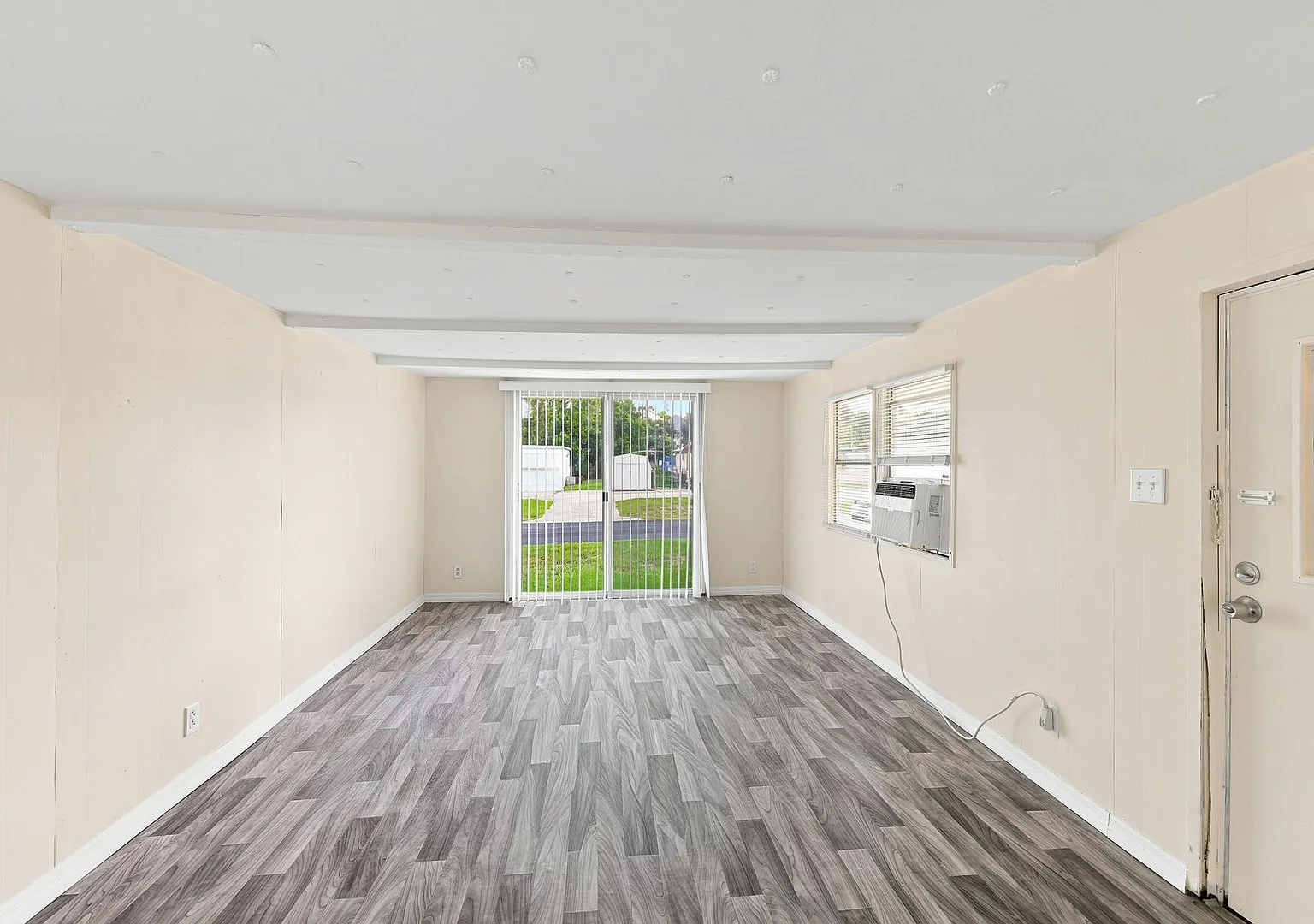 Updated 2-Bedroom Manufactured Home in Jensen Park Move-In Ready! — Photo 4