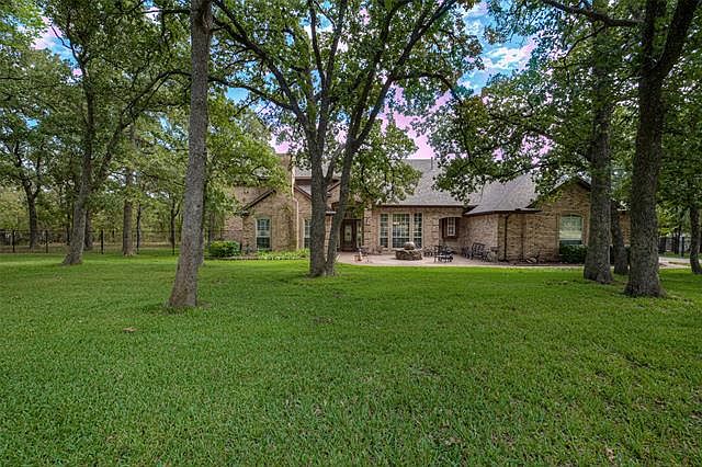 1st image of 208 Shadow Wood Dr
