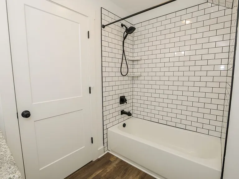 204 Blackberry Ln — Photo 32
