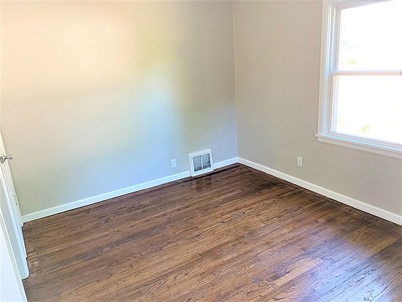 5th image of 19823 Jewell Ave