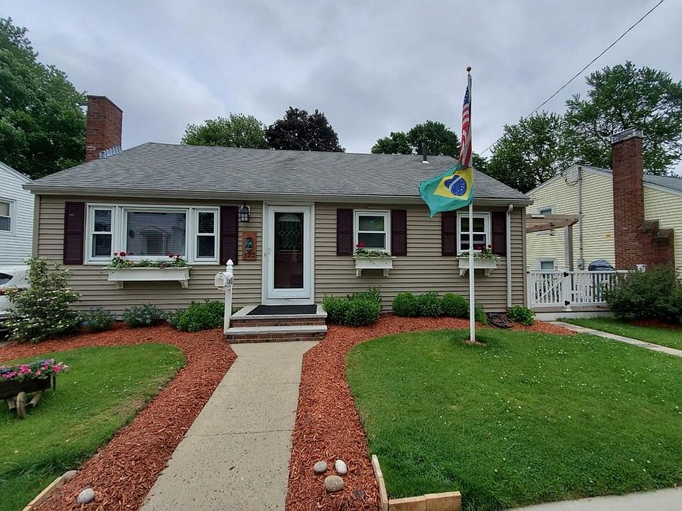 2nd image of 122 Salman St