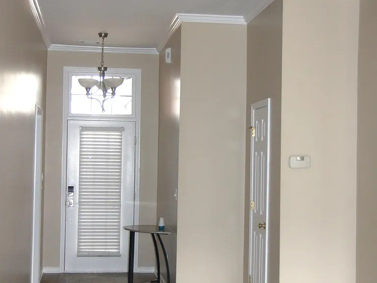 1192 Carriage Dr — Photo 2