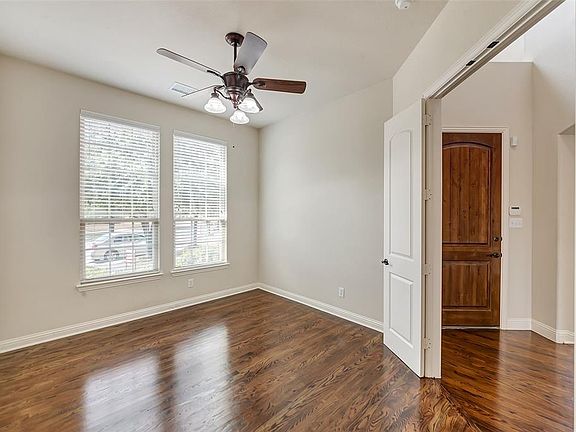 4th image of 15997 River Glen Dr