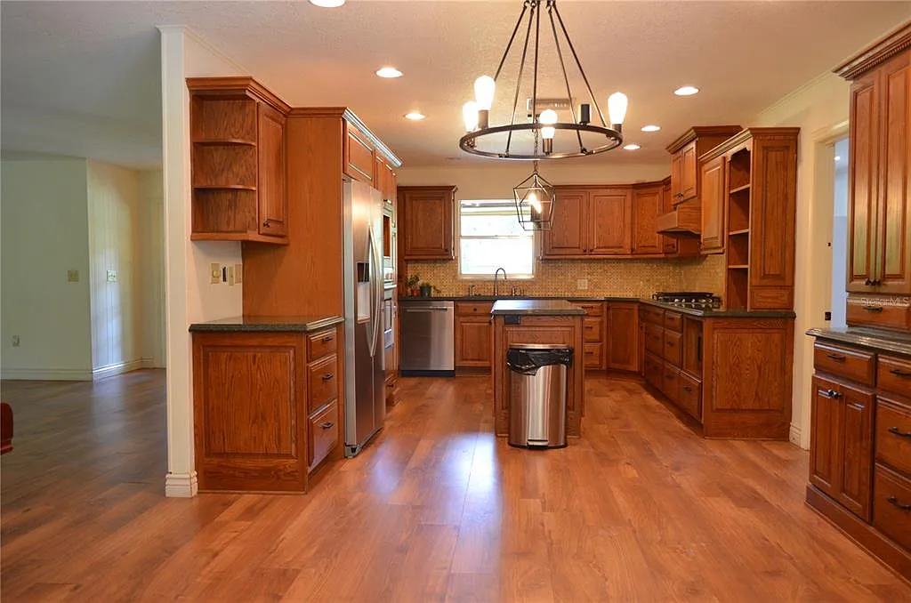 4 bed, 3.0 bath, 2325 sqft, $2,700 — Photo 3