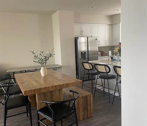 712 Highline Way Photo 1