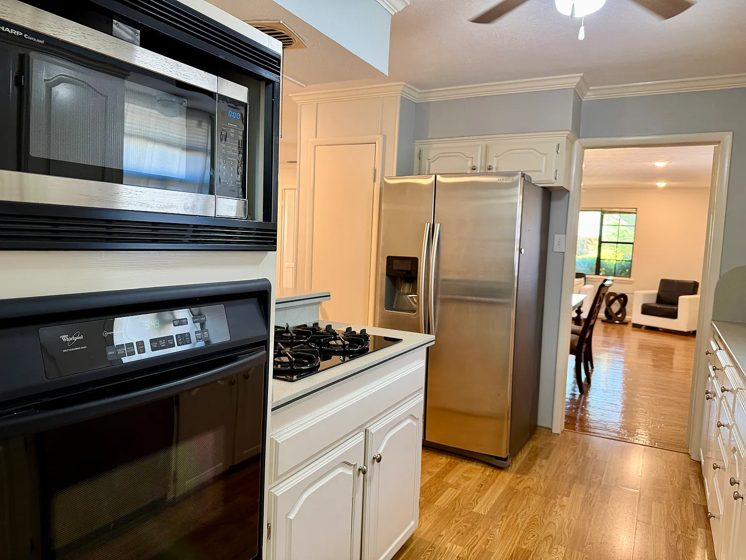 4 bed, 3.5 bath, 2600 sqft, $3,500 — Photo 2