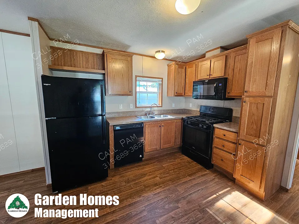 16 Woodside Ln