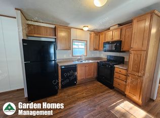 16 Woodside Ln, Weedsport, NY 13166