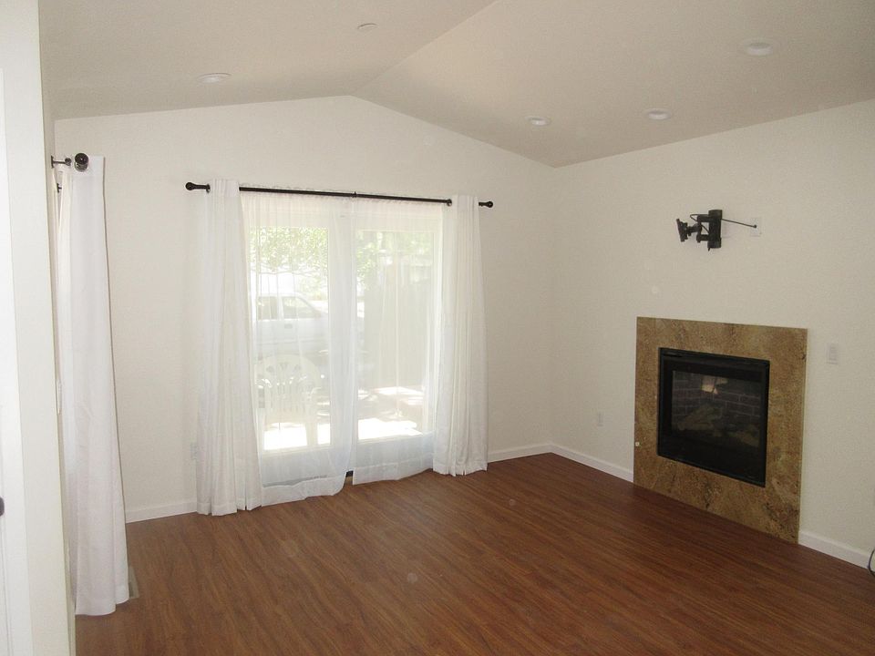 2nd image of 320 Willow Glen Ct