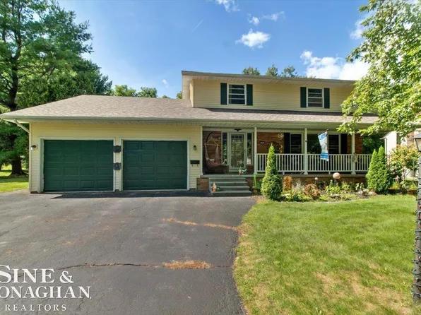 137 E Meldrum Cir, Saint Clair, MI 48079