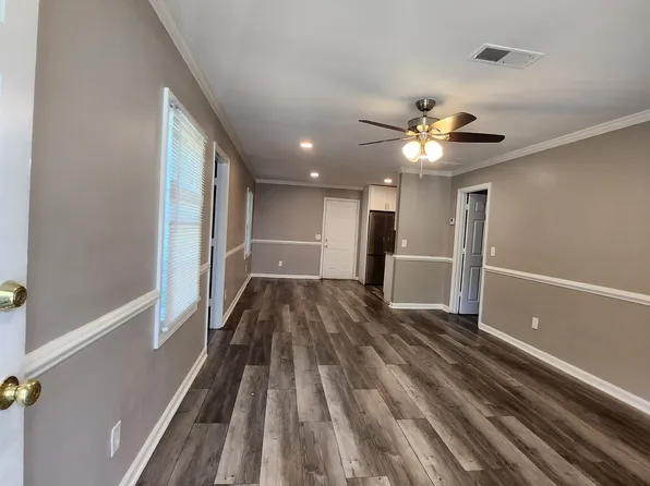 135 Alexandria St #A, West Columbia, SC 29169