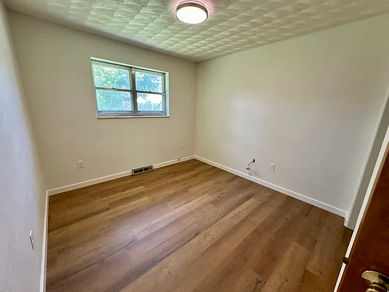 1814 Stoddard St — Photo 13
