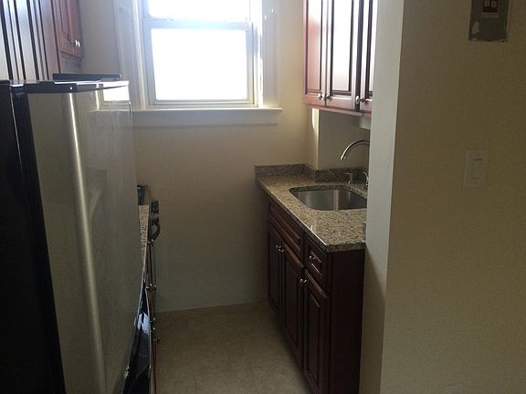 4th image of 244 Summit Ave APT 3
