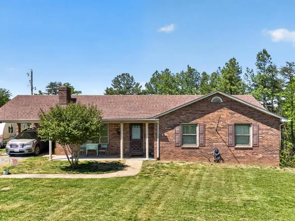 5225 Blue Ridge Dr, Gretna, VA 24557