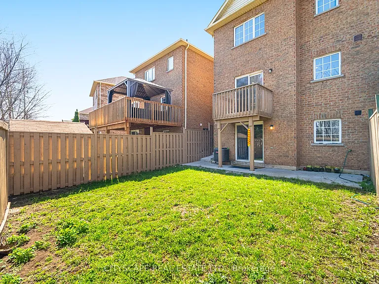 106 Tianalee Cres #UPPER — Photo 35