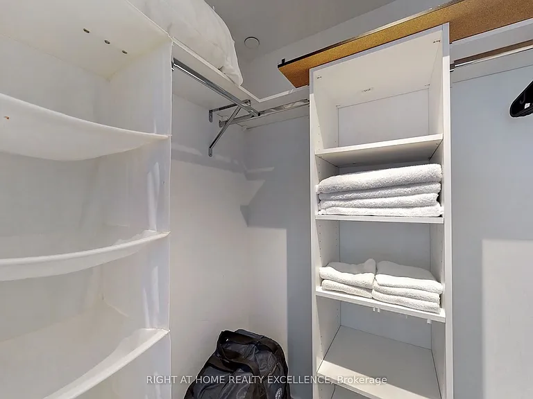 10 York St #2203 — Photo 26