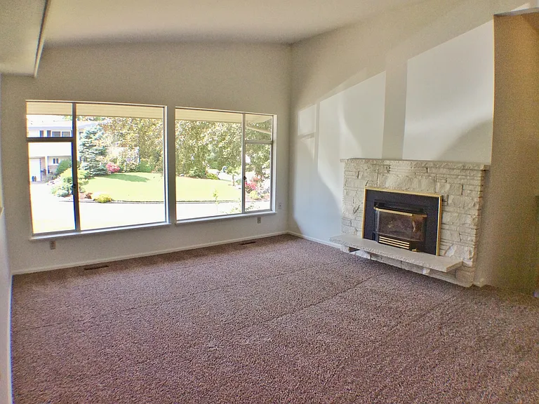 15220 NE 3rd Pl — Photo 6