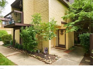 591 Hampton Ridge Dr, Akron, OH 44313