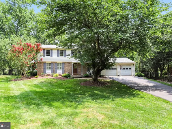 907 Cantle Ln, Great Falls, VA 22066