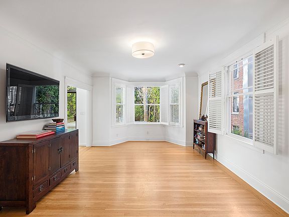 4th image of 1375 Green St #3