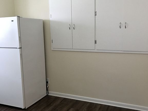 4th image of 1015 Wilson St