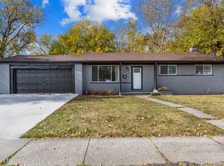 24701 Scotia Rd, Oak Park, MI 48237