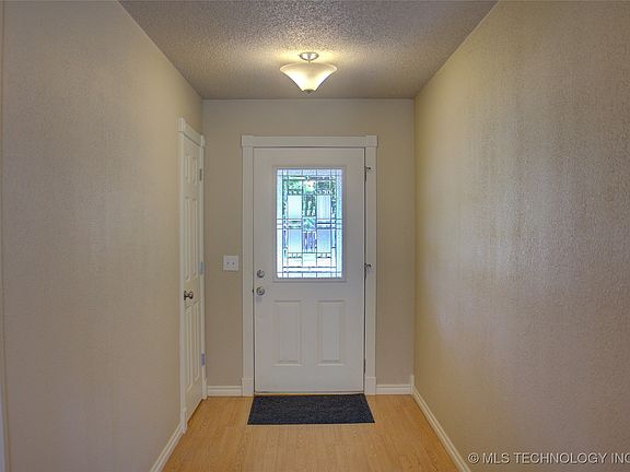 4th image of 905 W Park Ct