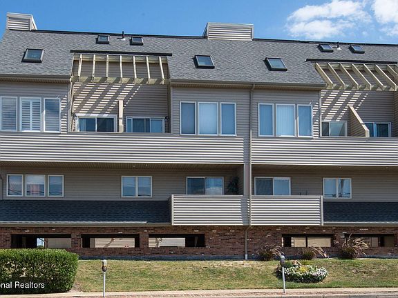 3rd image of 131 Hiering Ave #B11