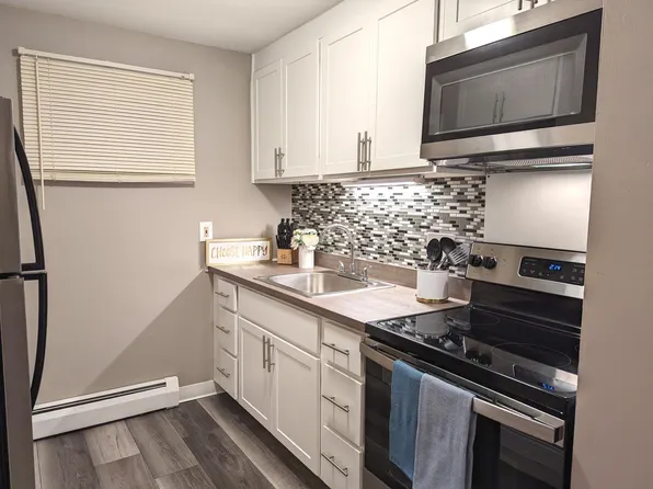 Colonial Townhouse Apartments