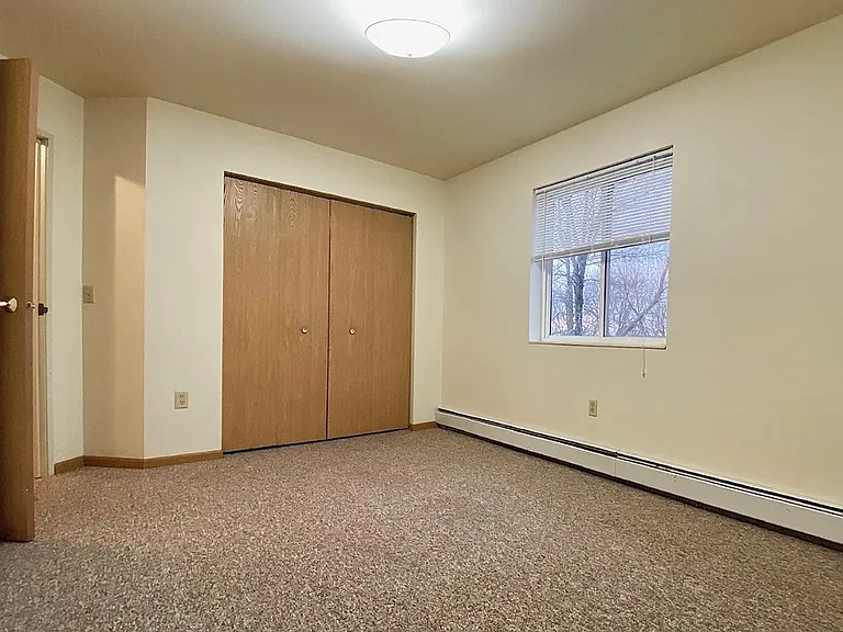 404 High Pointe Dr #4 — Photo 6