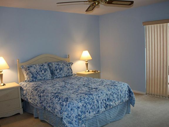 3rd image of 451 SW South River Dr APT 101