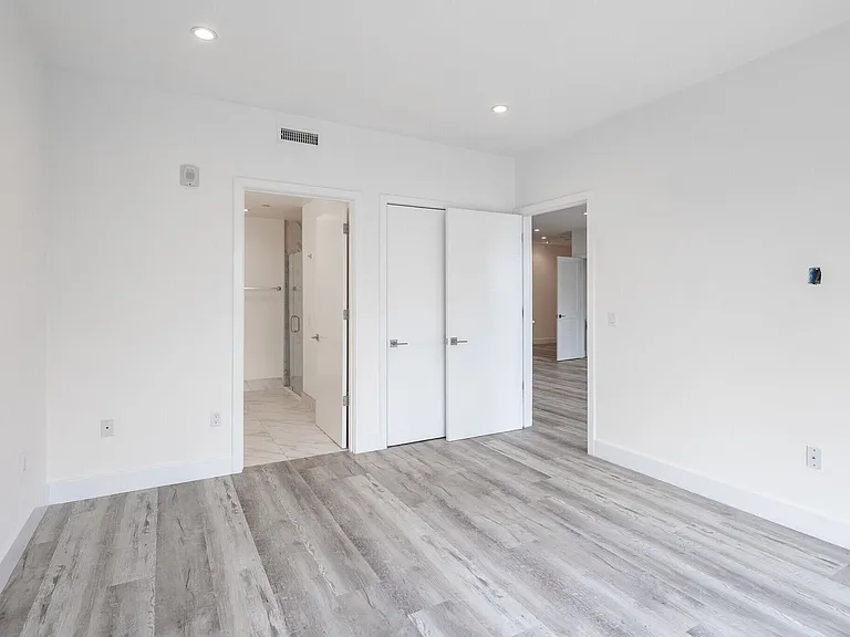 Regency Holt Apartments — Photo 58