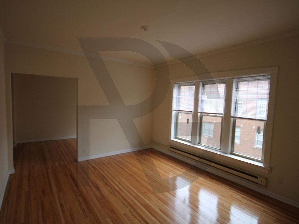 1st image of 626 W Barry Ave APT 3N