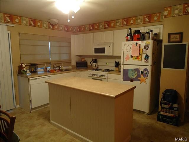 2nd image of 840 Sherwood Ct