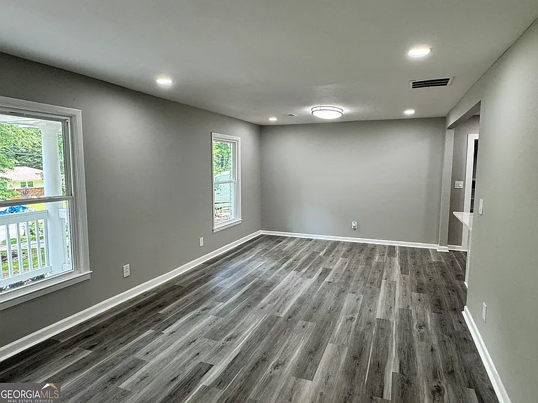 1508 Vancouver Dr — Photo 12