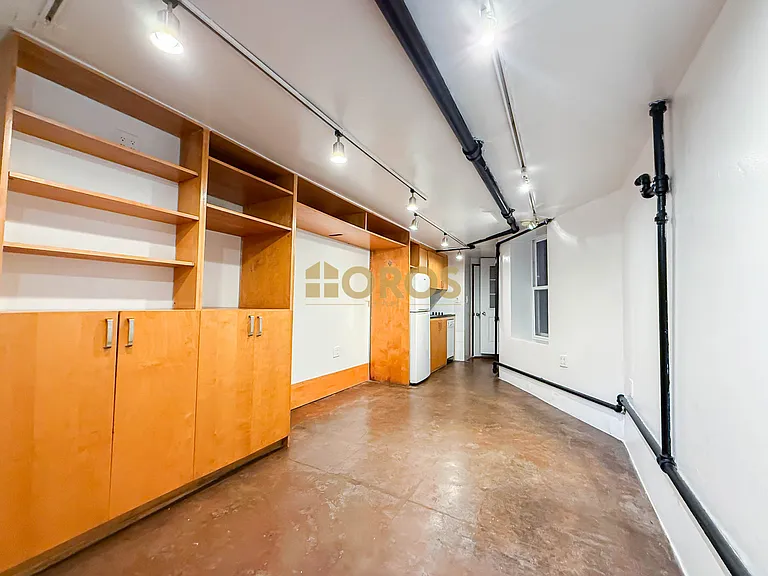 533 E 5th St #G1 — Photo 2