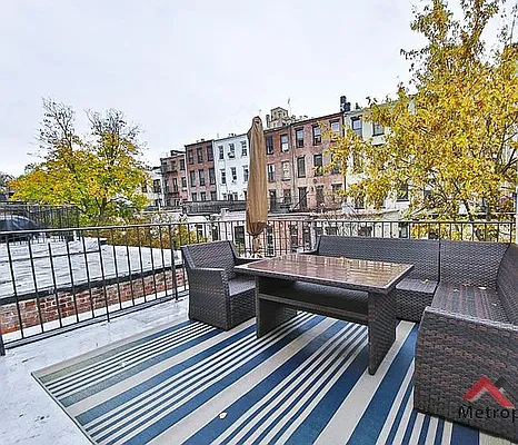 Rented by Metropolitan Realty | media 3