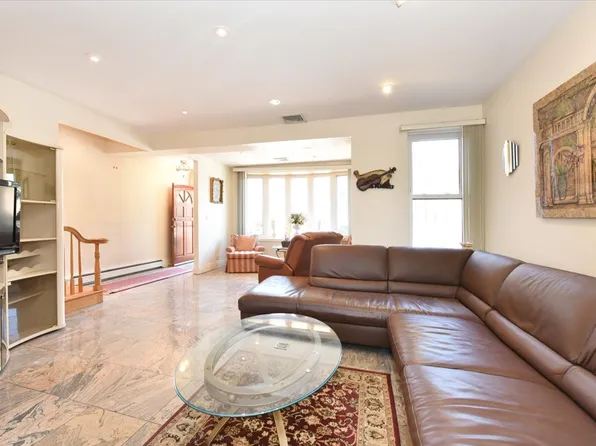 33-16 24th Avenue image 8 of 41