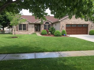 2210 Stirrup Dr, Temperance, MI 48182